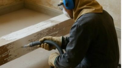 Farbe von Holz entfernen – welche Methode funktioniert wirklich?