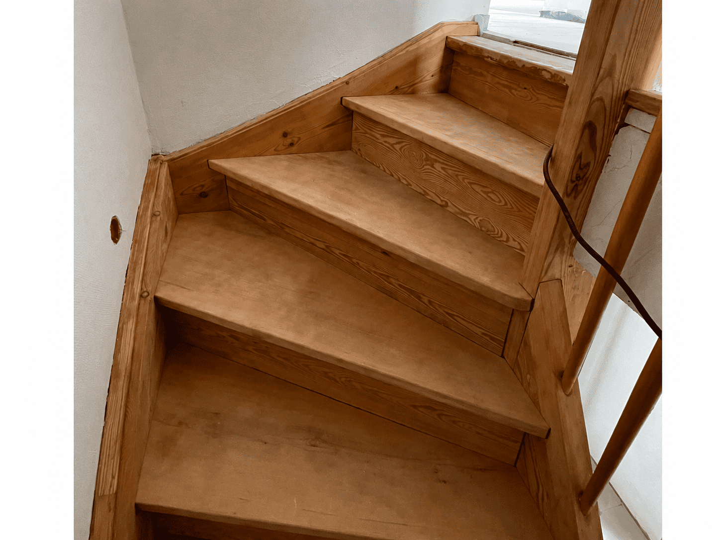 Holztreppe als Anwendungsbeispiel für AEROCAP